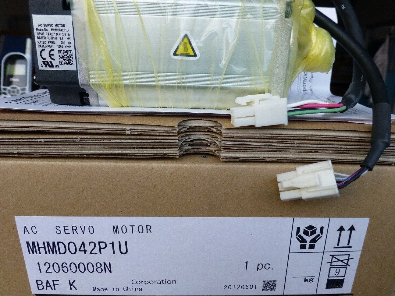 Серводвигатель переменного тока MHMD042P1U 1 шт. Новый в коробке быстрая доставка