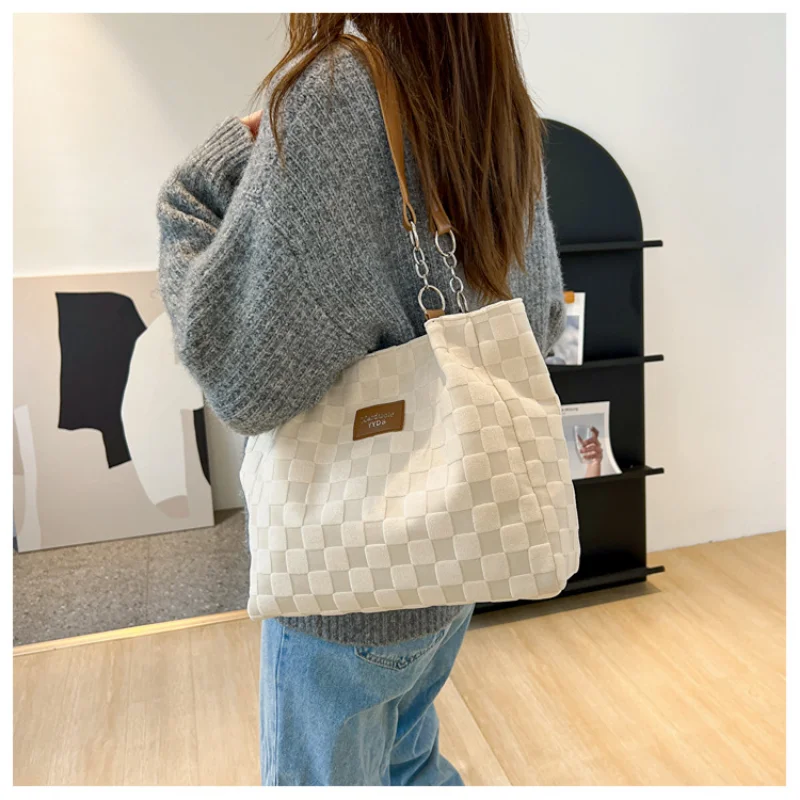 Large Capacity Retro Bag Female Trend Fashion Western Style Commuting Bag One Shoulder Underarm Tote Bag Crossbody Bag for Women