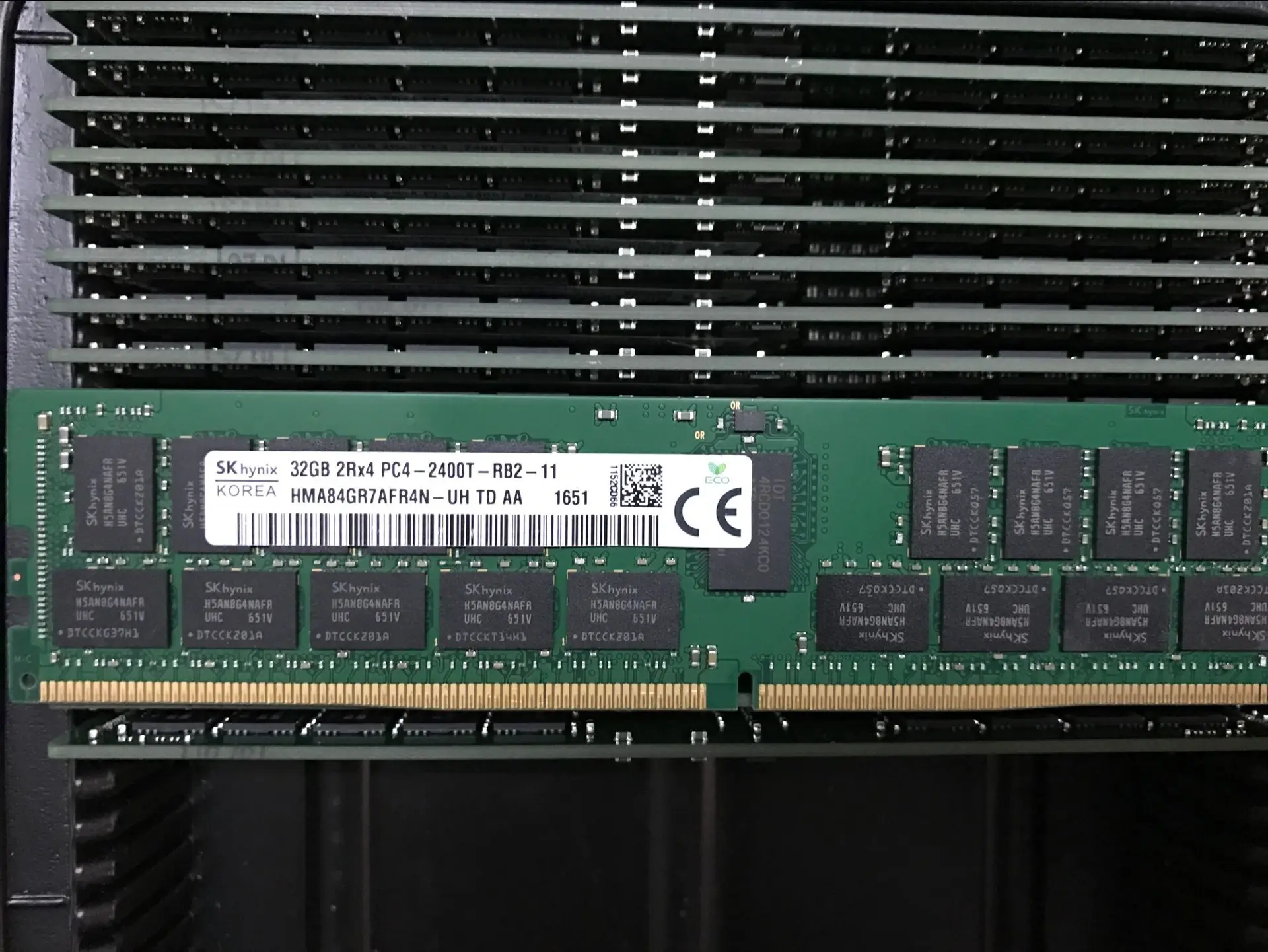 

RAM apply to Lenovo P410 Graphics Workstation DDR4 32G PC4-2400P-R ECC RDIMM Memory Bar
