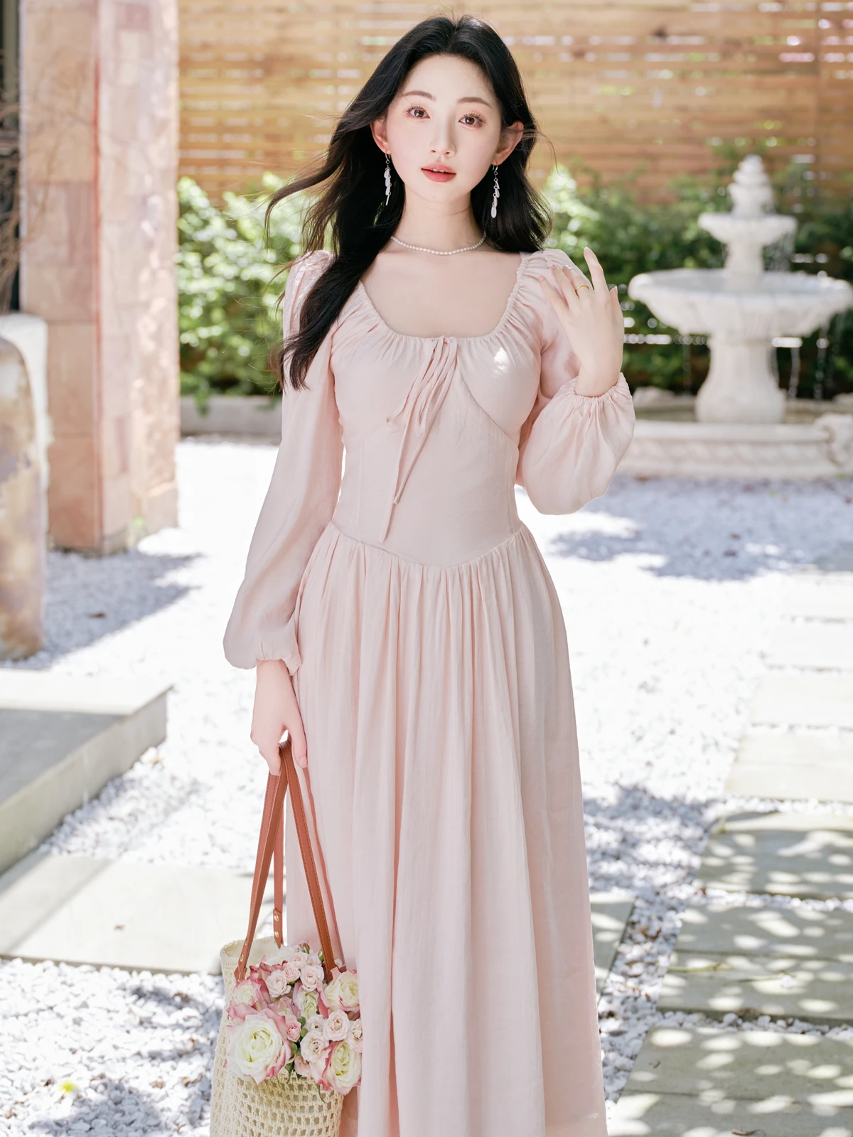 Милое розовое платье с французским вырезом нежный ветер осень 2024 новое длинное