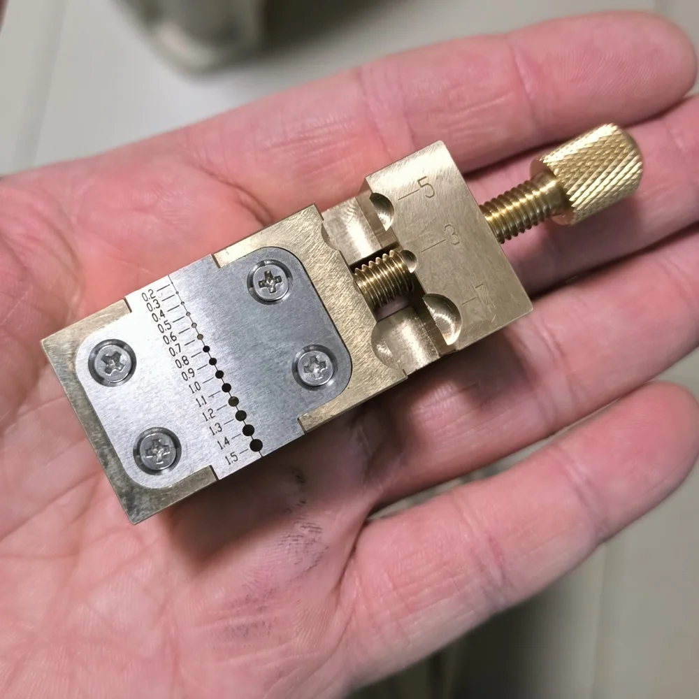 

Медные плоскогубцы для ремонта часов