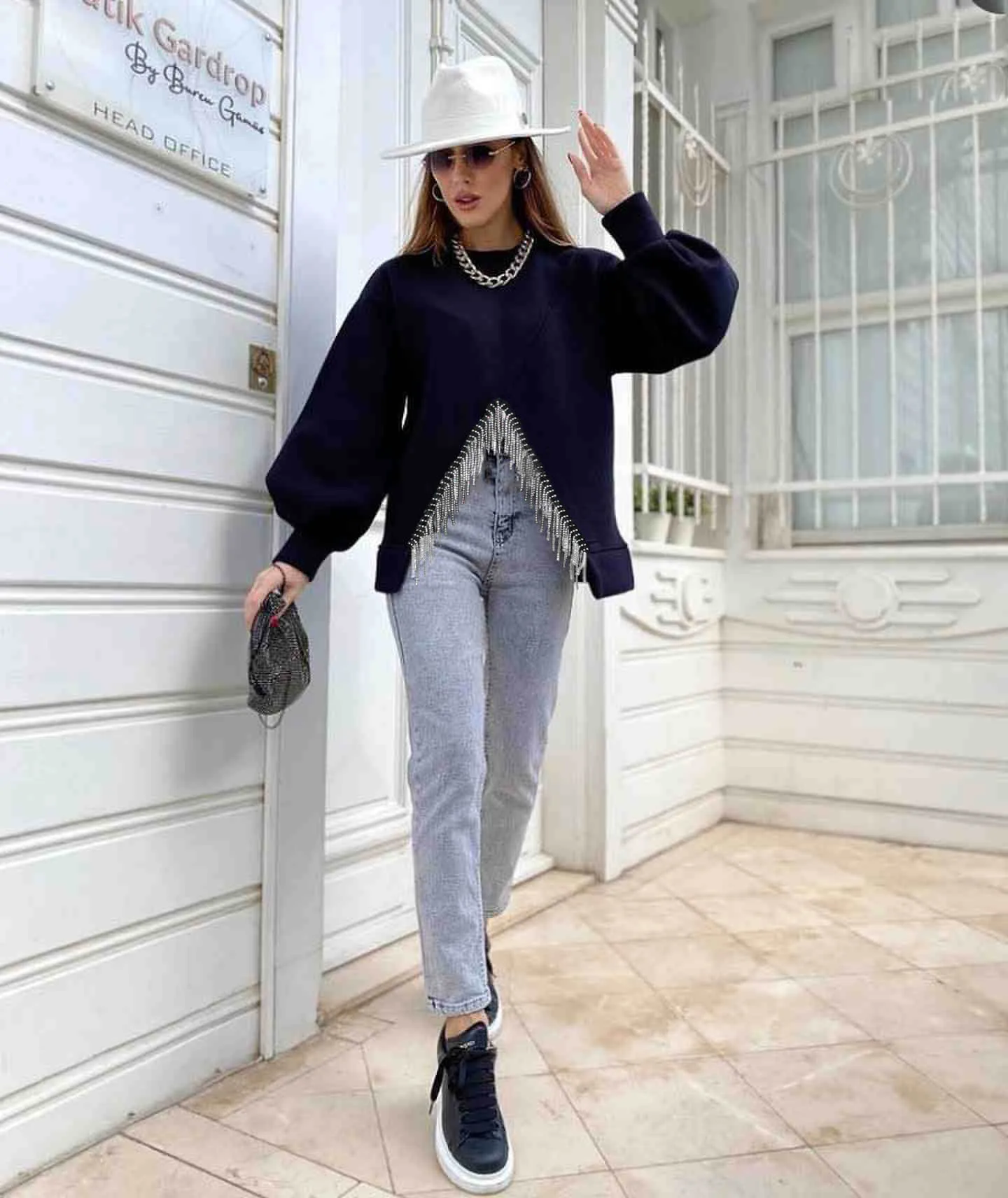 

Autumn Winter Fashion Designed Hem Fringe Tassel Ladies Bright Rhinestone Round Neck Long Sleeve Sweater Female Elegant
