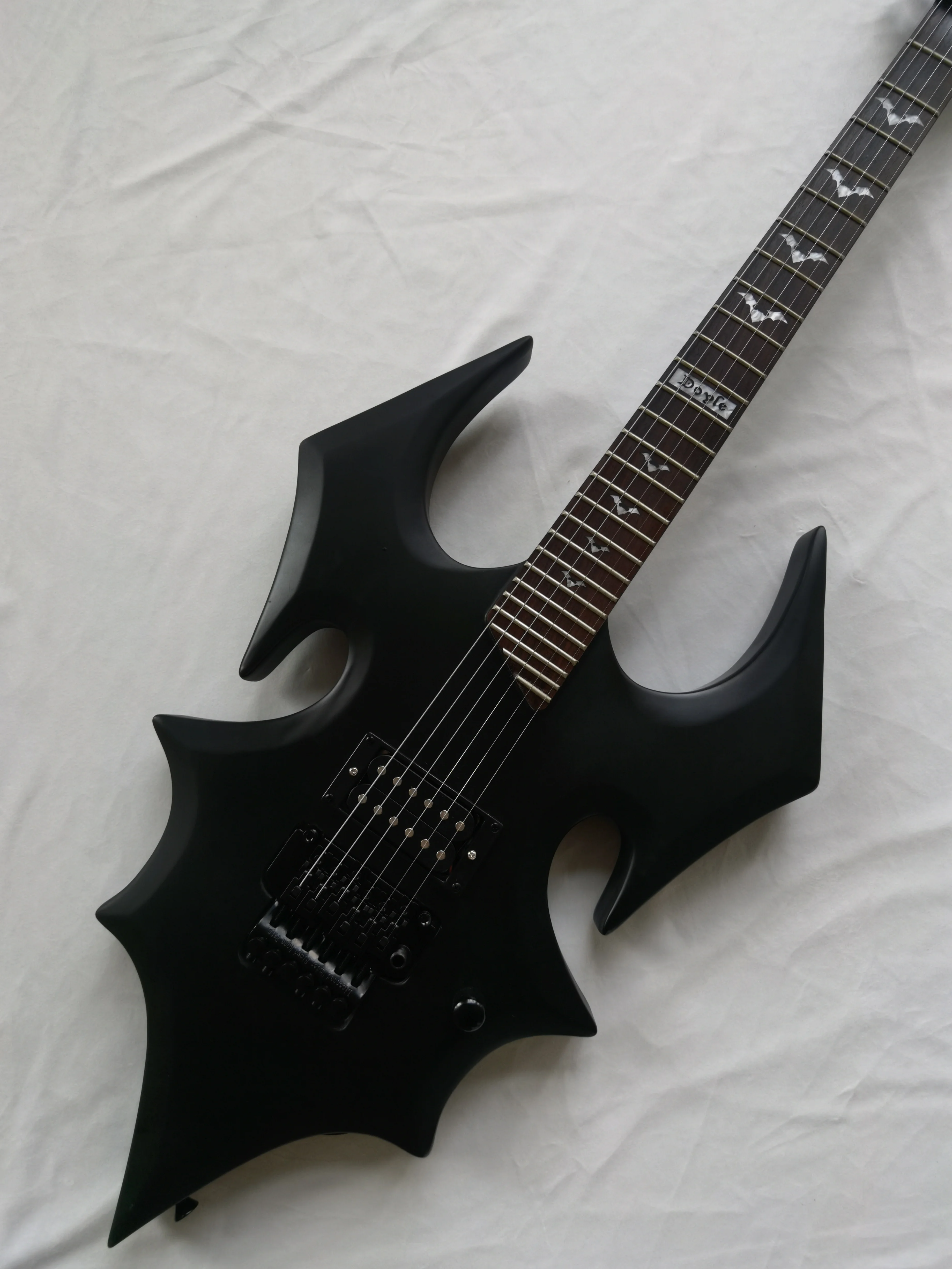 Горячая продажа гитары в форме летучей мыши черная инкрустированная накладка на