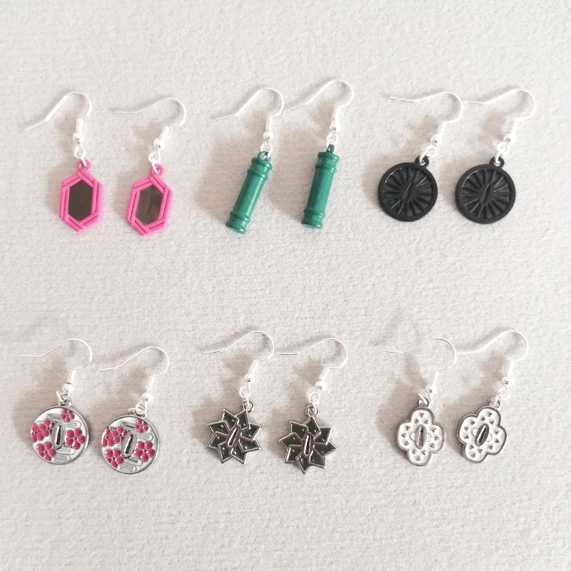 

1 пара модных аниме рассекающих демонов киметасу No Yaiba Косплей висячие серьги Tanjirou металлические висячие серьги женские подарки для девочек...