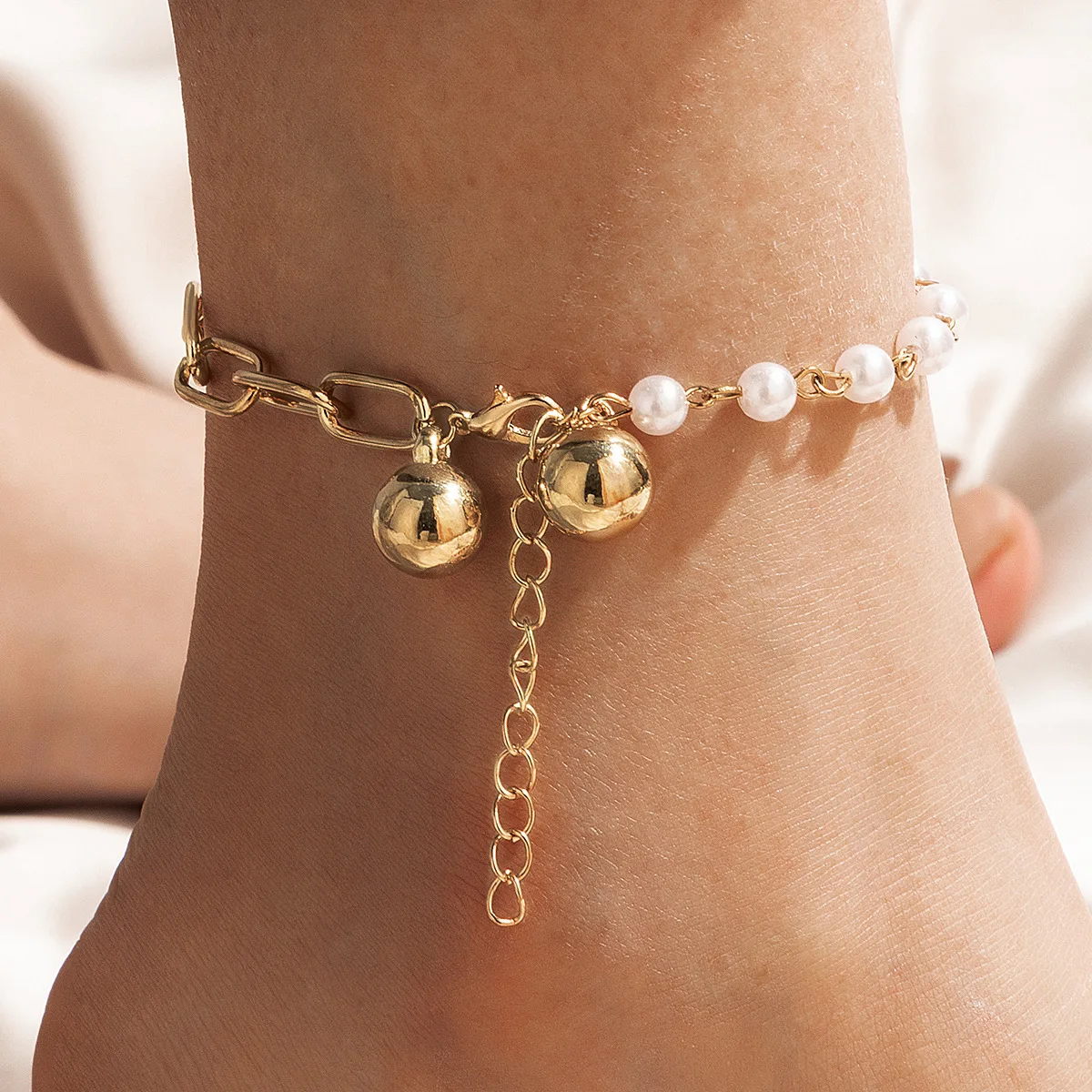 

Fashion Simple Bohemia Anklets Metal Bell Imitation Pearl Chain On Leg Anklets For Women Summer Beach Foot Jewelry Charm Anklet