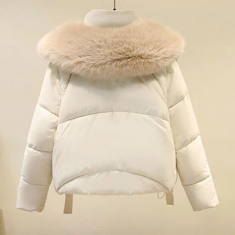 Женская зимняя куртка с капюшоном