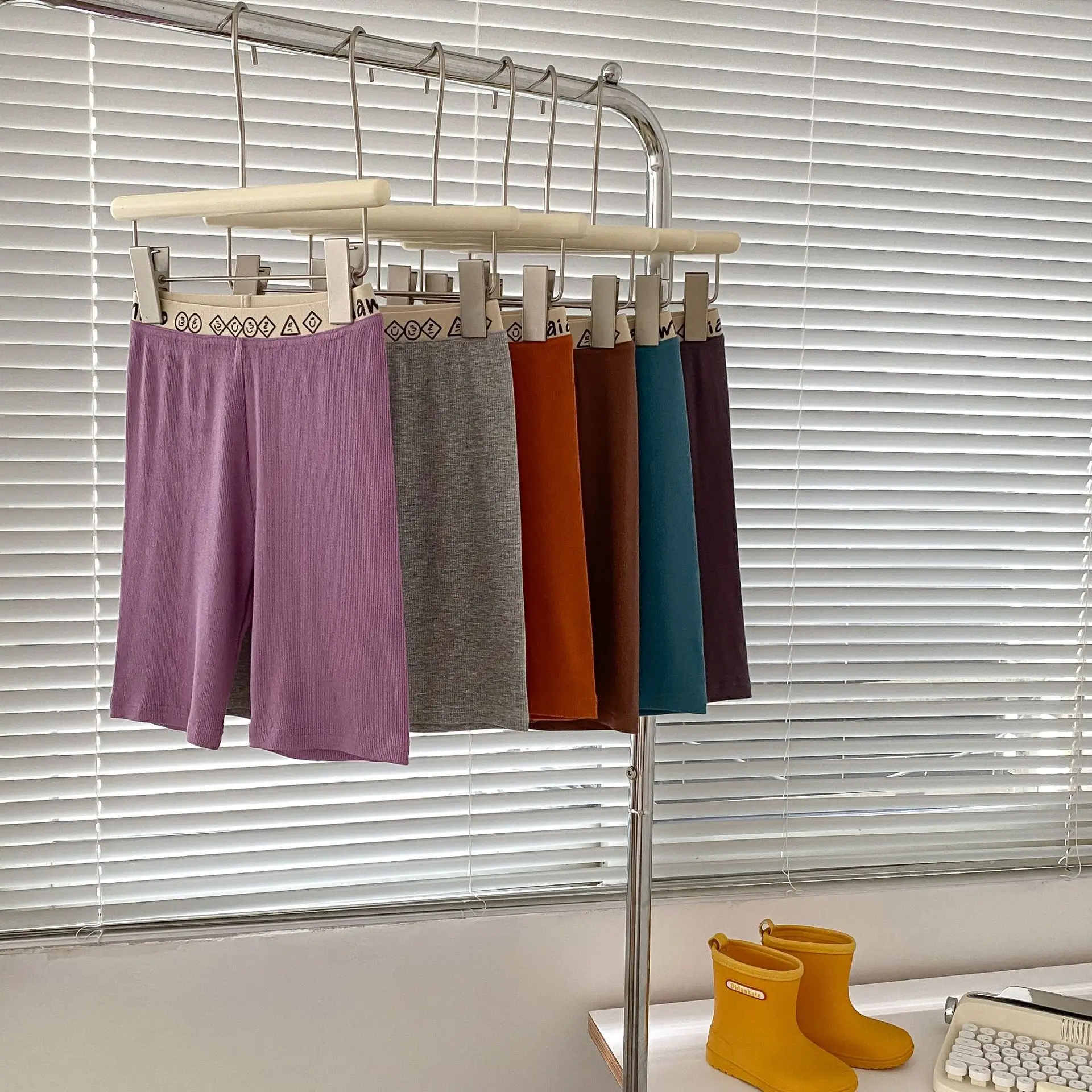 

2023 Summer New Children Casual Five Point Cycling Pants Boys Girls Tight Middle Pants Kids Toddler Sports Shorts Leggings