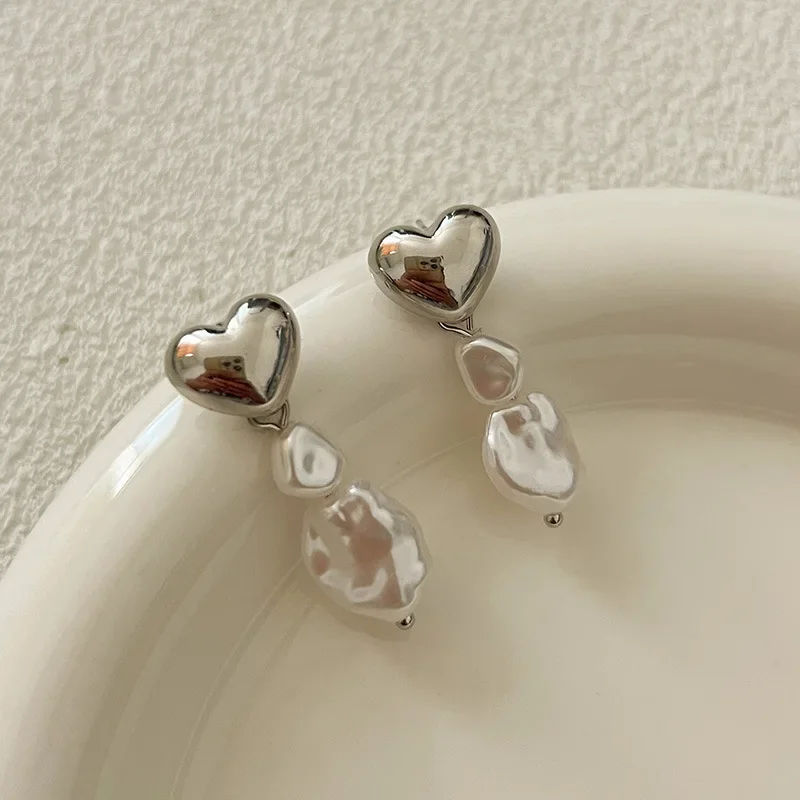 Женские серьги-подвески с жемчугом