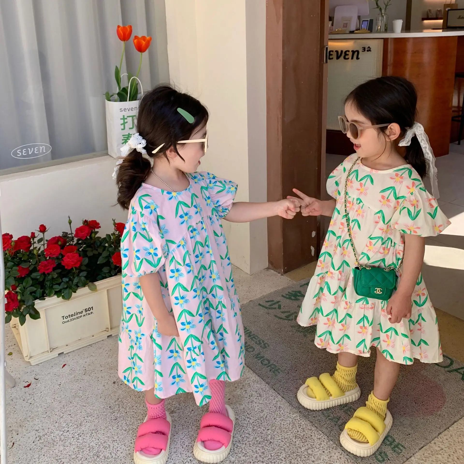 

Spring and summer Korean children's clothing girls short-sleeved dress flower princess dress ruffled skirt
