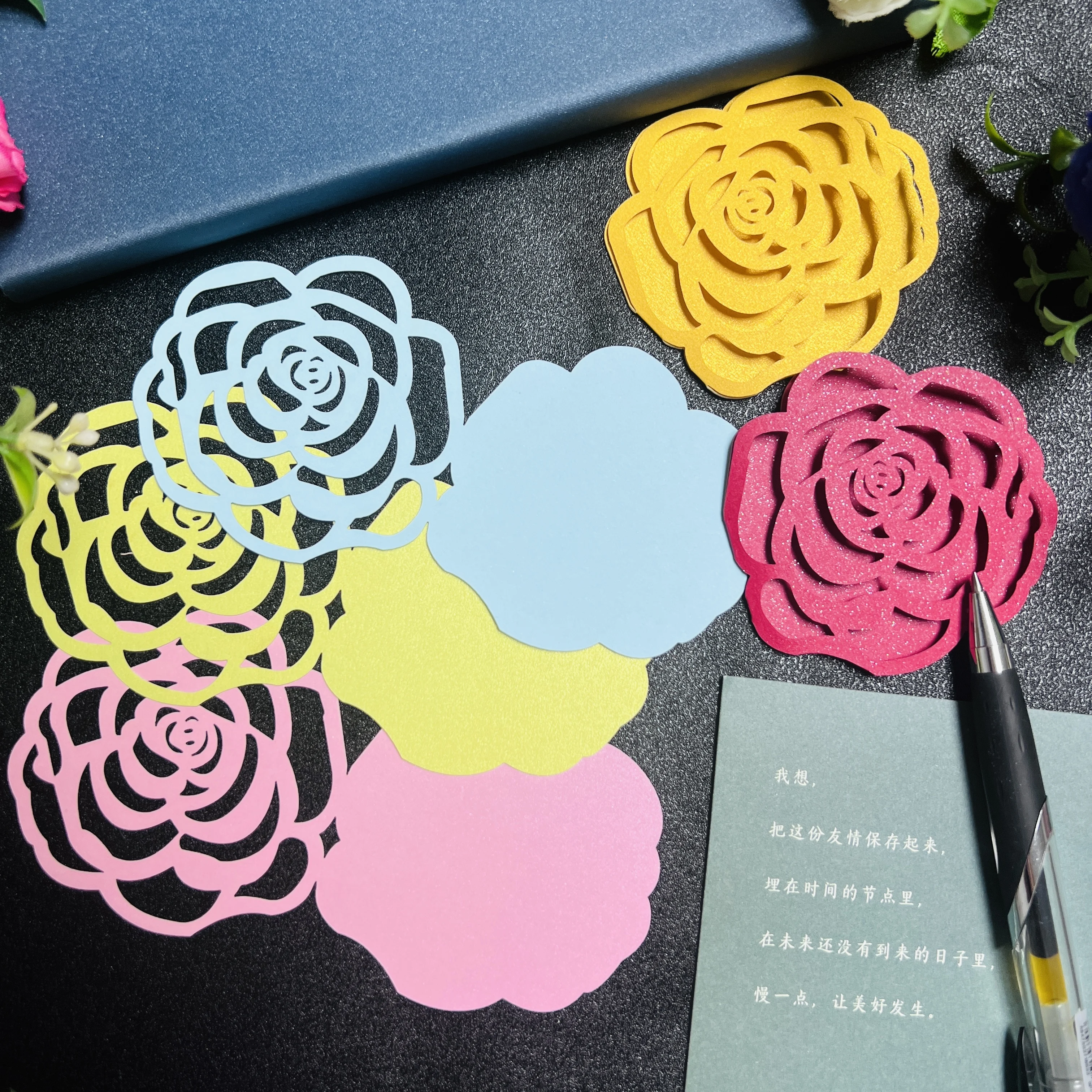 

50pcs Mixed Color Laser Cut Rose Shape Hollow Folding Wishing Card Gift Message Cards For Home Holiday Birthday Thank You