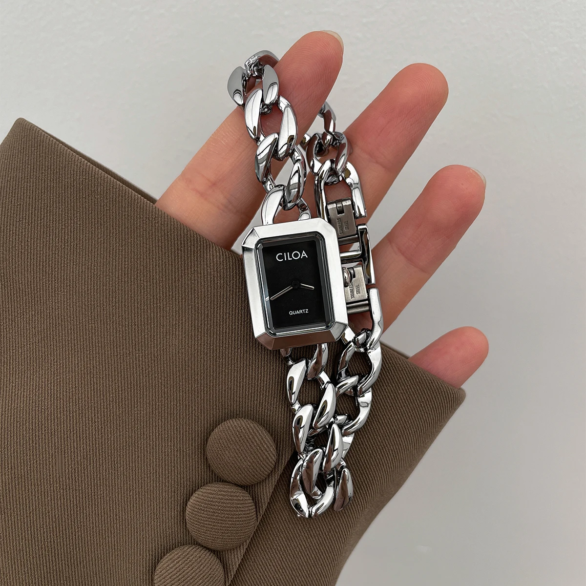 Новейшие Роскошные нишевые женские часы в виде браслета маленькие и изысканные