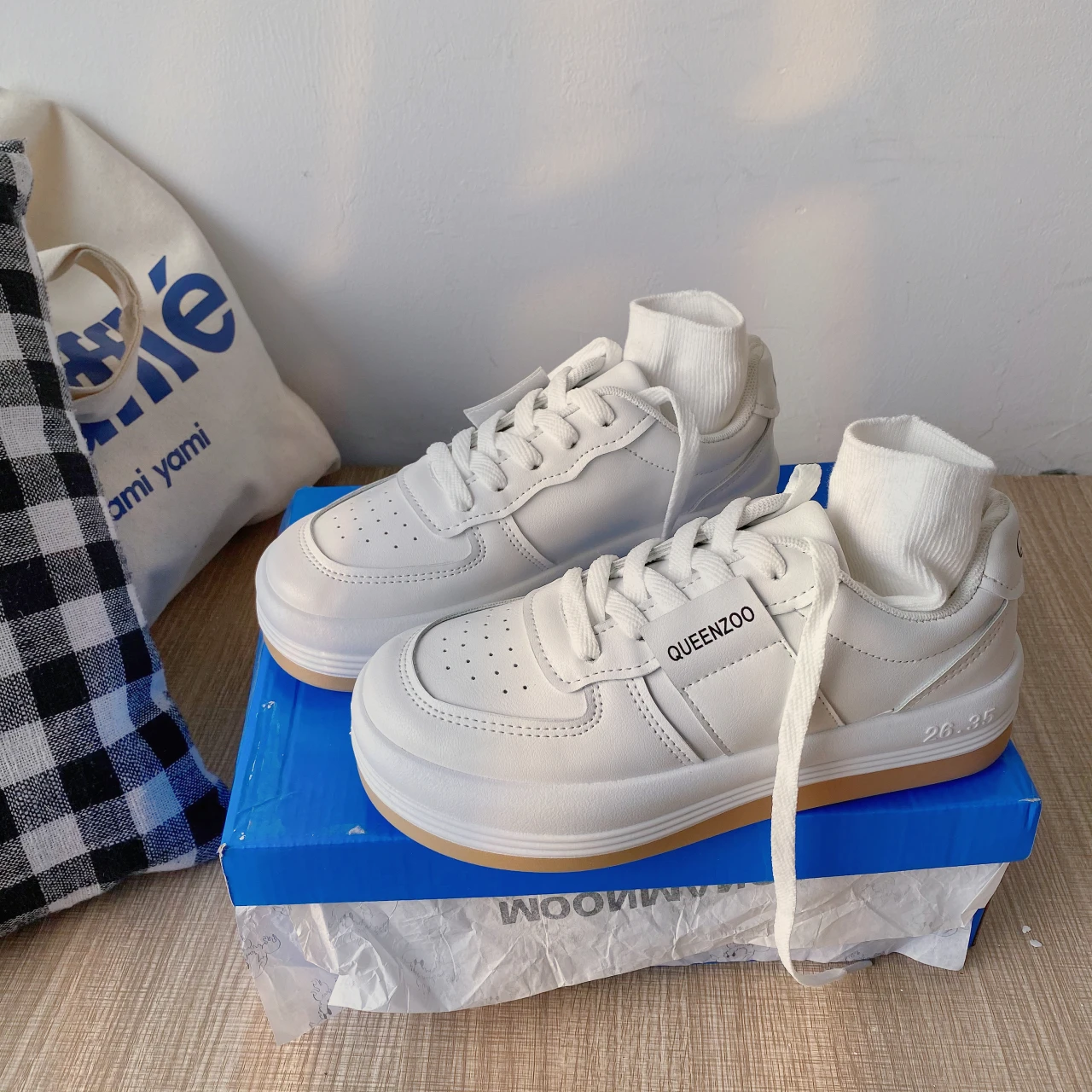 

Женские кроссовки, модная женская обувь, Весенняя трендовая повседневная спортивная обувь для женщин, новая Удобная белая Вулканизированн...