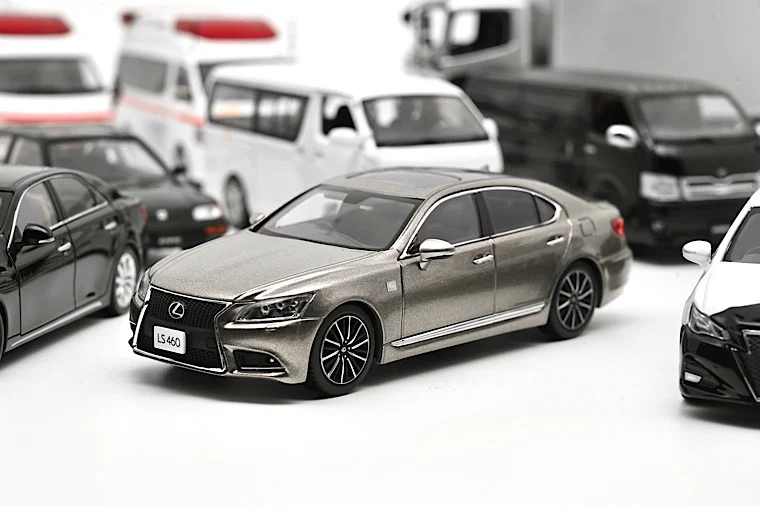 

Игрушки из сплава для автомобилей Kyosho Lexus LS460 F Sport 1:43 2015