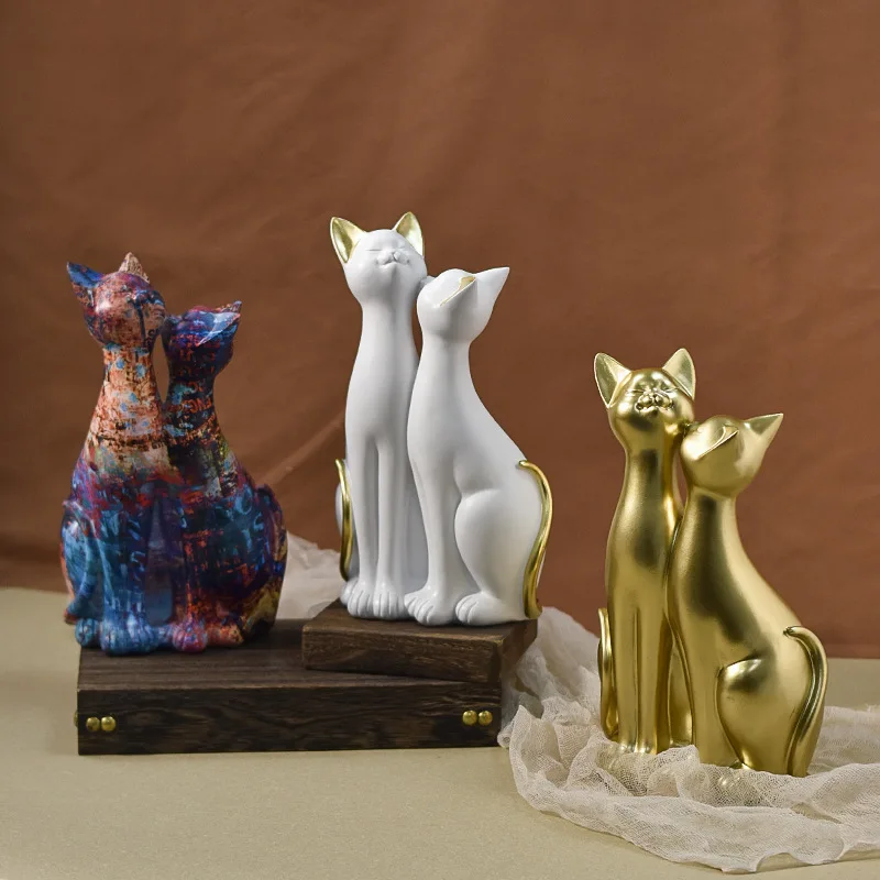 

Resin Painted Graffiti Lovers Cat Figurines Couple Animal Office Ornaments European Home Interior Study Bedroom Decor Items