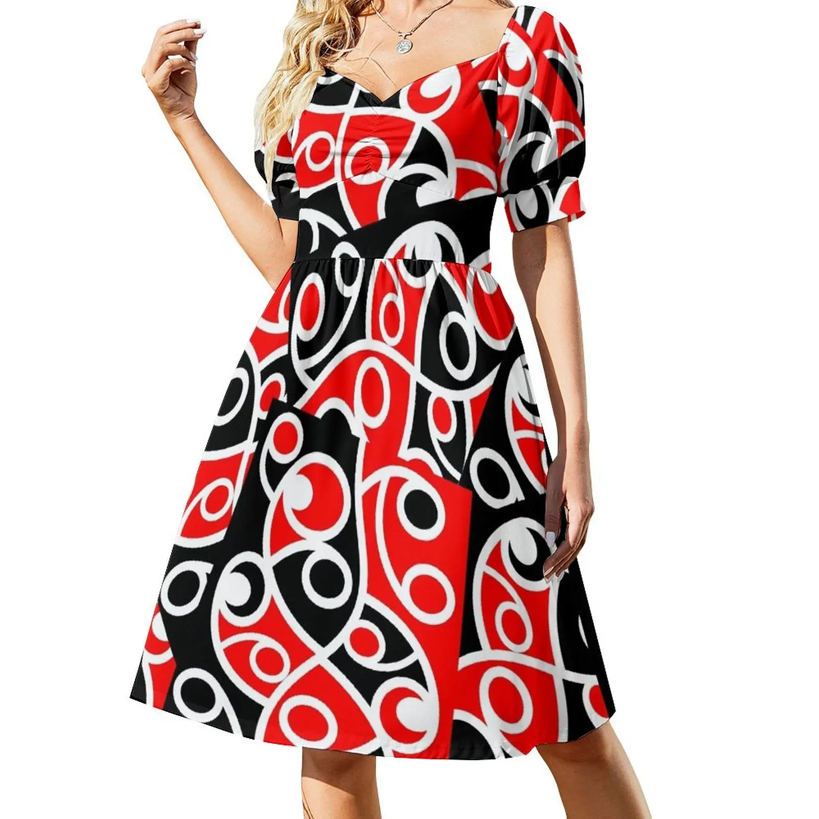 Платье Maori Kowhaihai с многослойным узором и короткими рукавами повседневные платья