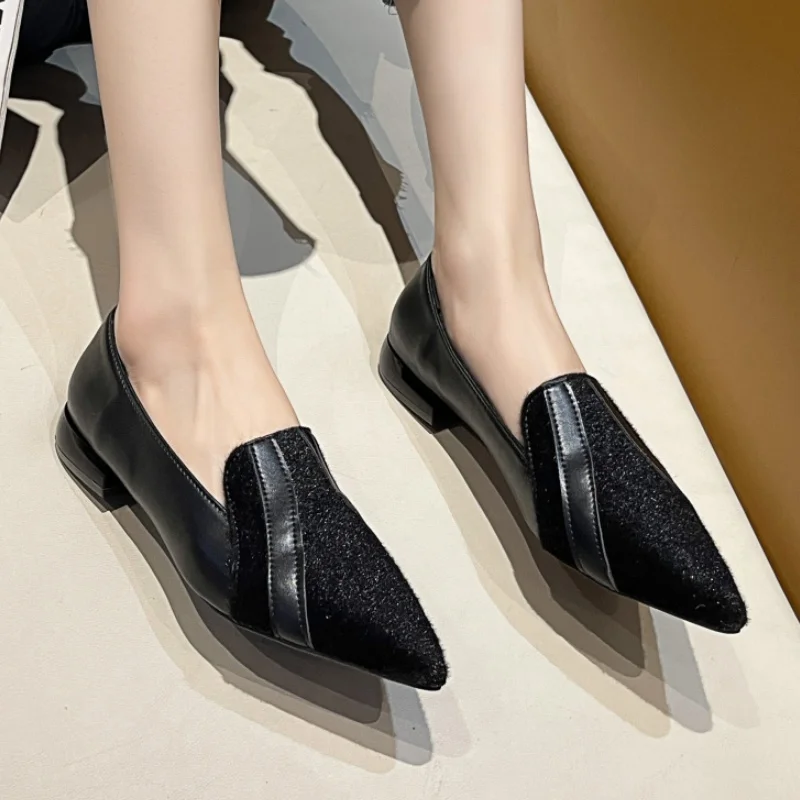 Замшевые лоферы с острым носком женская обувь зима 2025 элегантная модная на