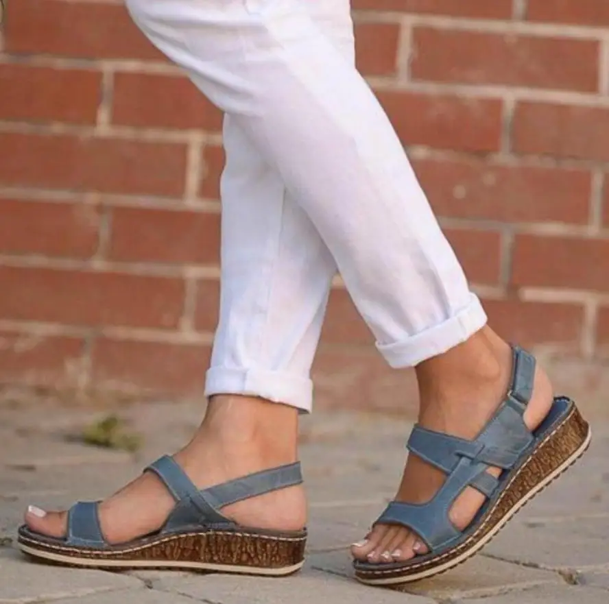 

20 Nien day college style casual sandals with low heel wedge