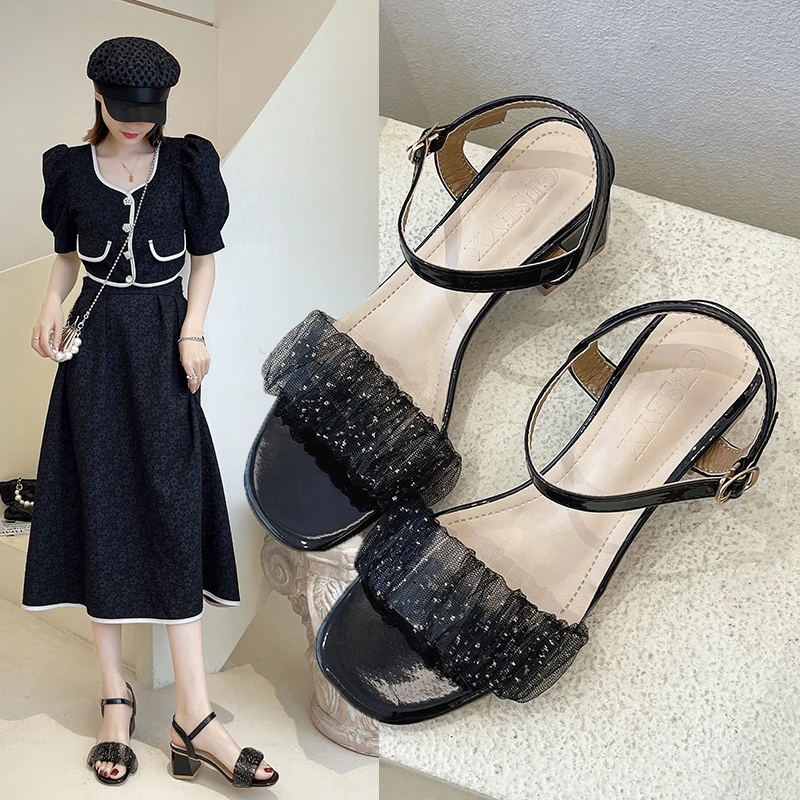 

Женские босоножки на высоком квадратном каблуке, с ремешком на щиколотке