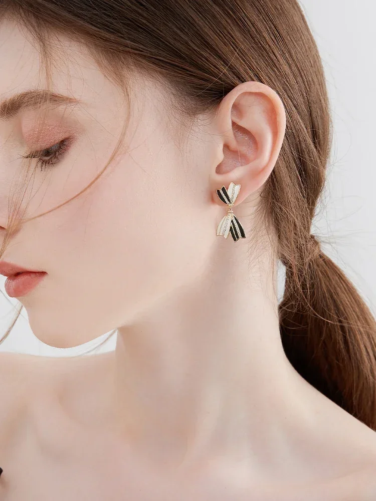 Черно-белые серьги с бантом новинка 2024 уникальные серьги-капли для девочек