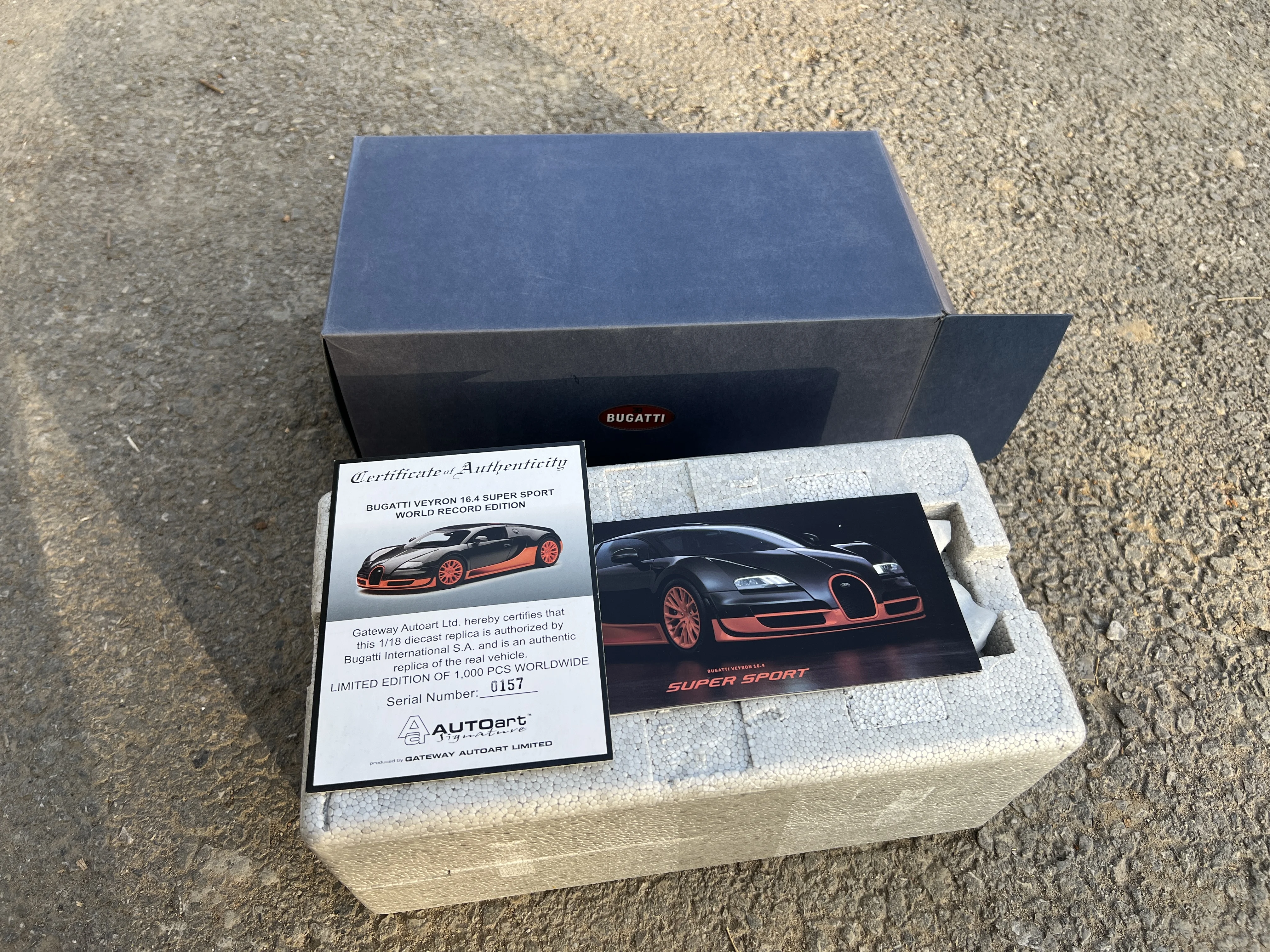 Фото Оригинальная модель 1:18, автомат BUGATTI Veyron 16,4 Super Sport World Record Edition, модель автомобиля из сплава для дисплея, подарка и коллекционирования №1