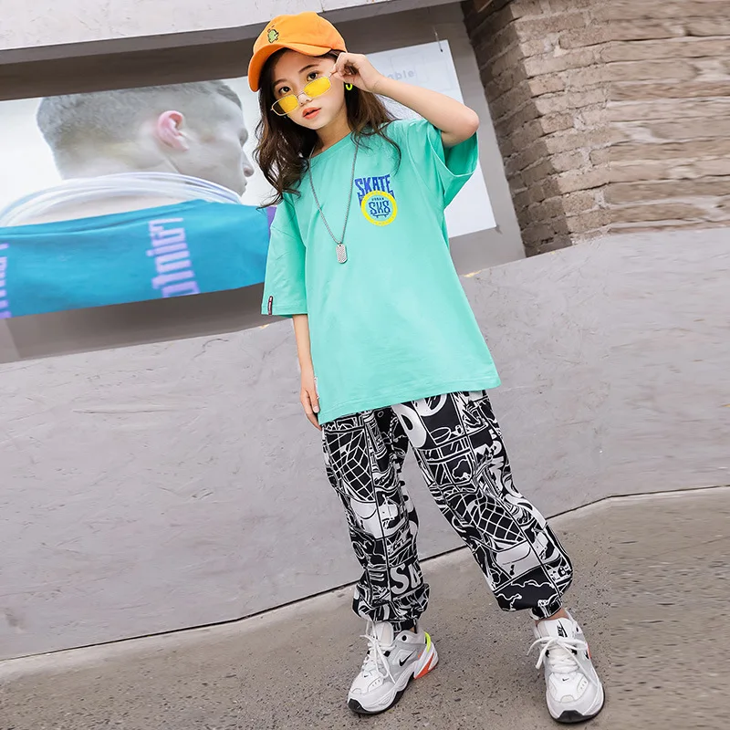 

Детская одежда в стиле хип-хоп, зеленый топ, повседневные уличные штаны для бега с буквами для девочек и мальчиков, костюм для джазовых танцев, комплект одежды