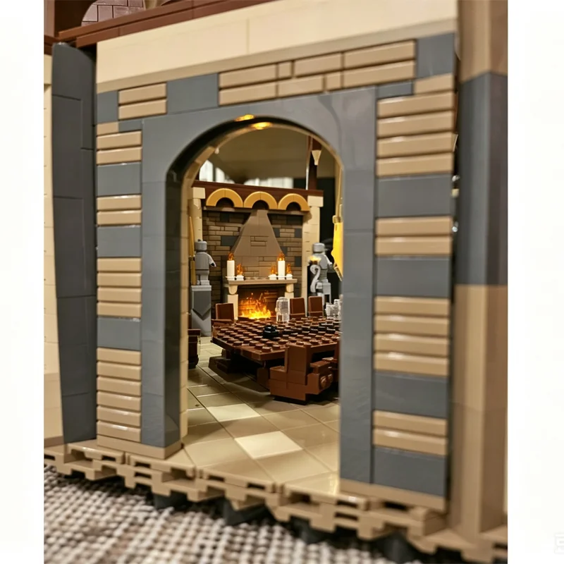 Фото Новый конструктор MOC «Европейская средневековая улица»: Замок с круглым столом, 2691 деталь. Креативные идеи для сборки. Игрушка-конструктор из кирпичиков. Подарок на день рождения. №3