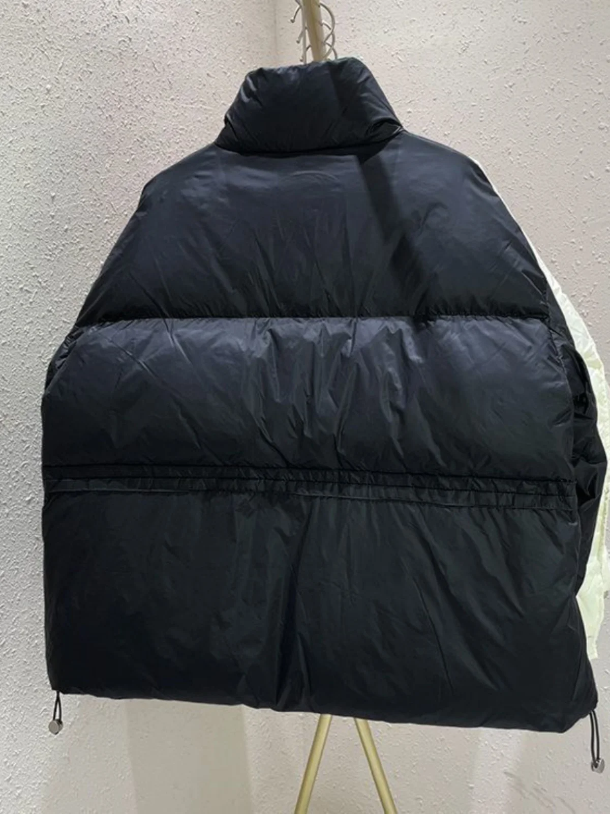 Модный свободный пуховик женский короткий 2024 зимняя новинка маленькое