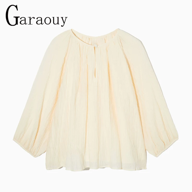 

Garaouy 2022 New Autumn Fashion Women Thin Pleated Blouse Loose O Neck Lantern Sleeve Seersucker Shirt Female Tops Blusas Mujer