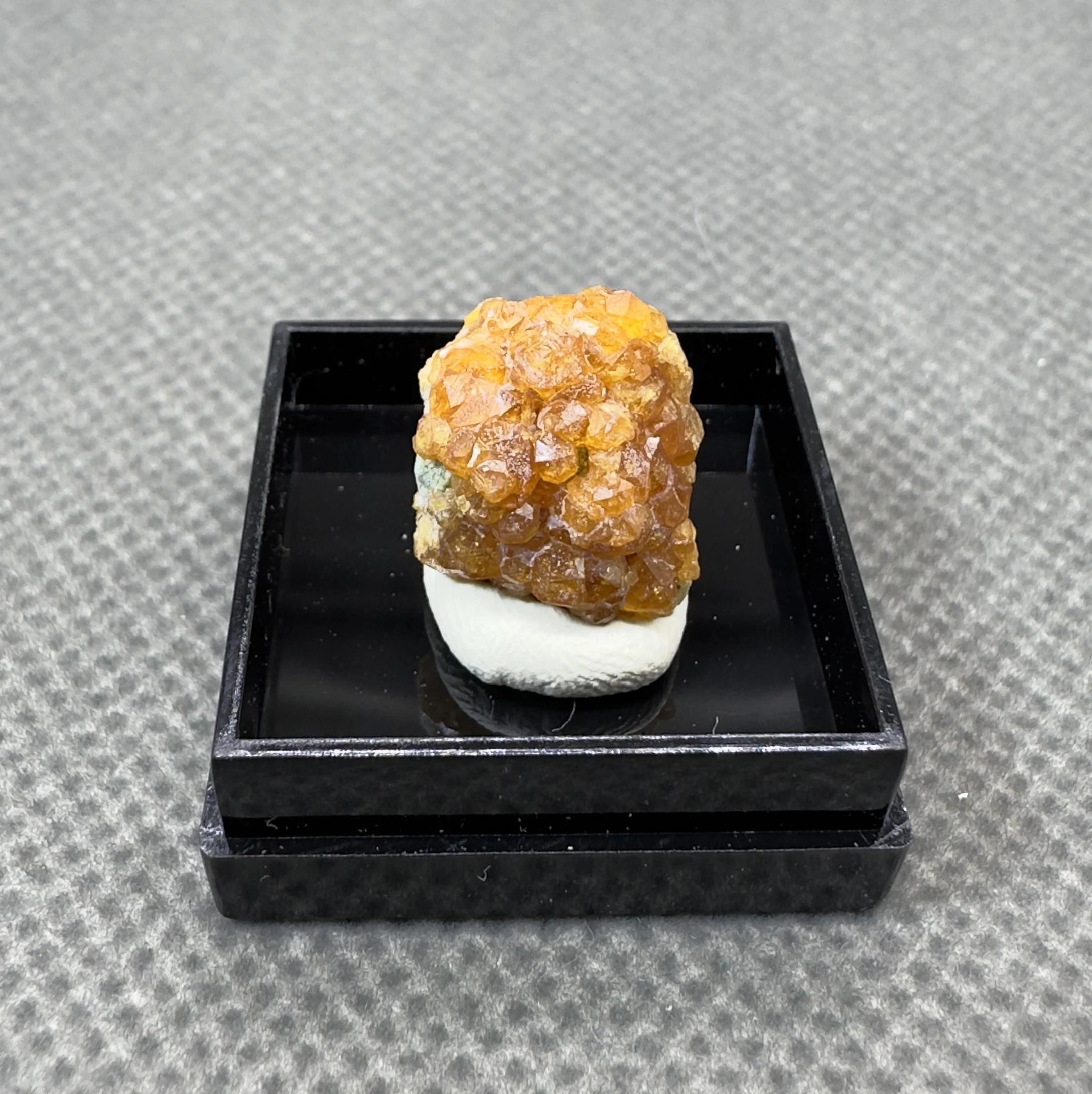 

Гранат (Сперсатит) от QIANCHUAN