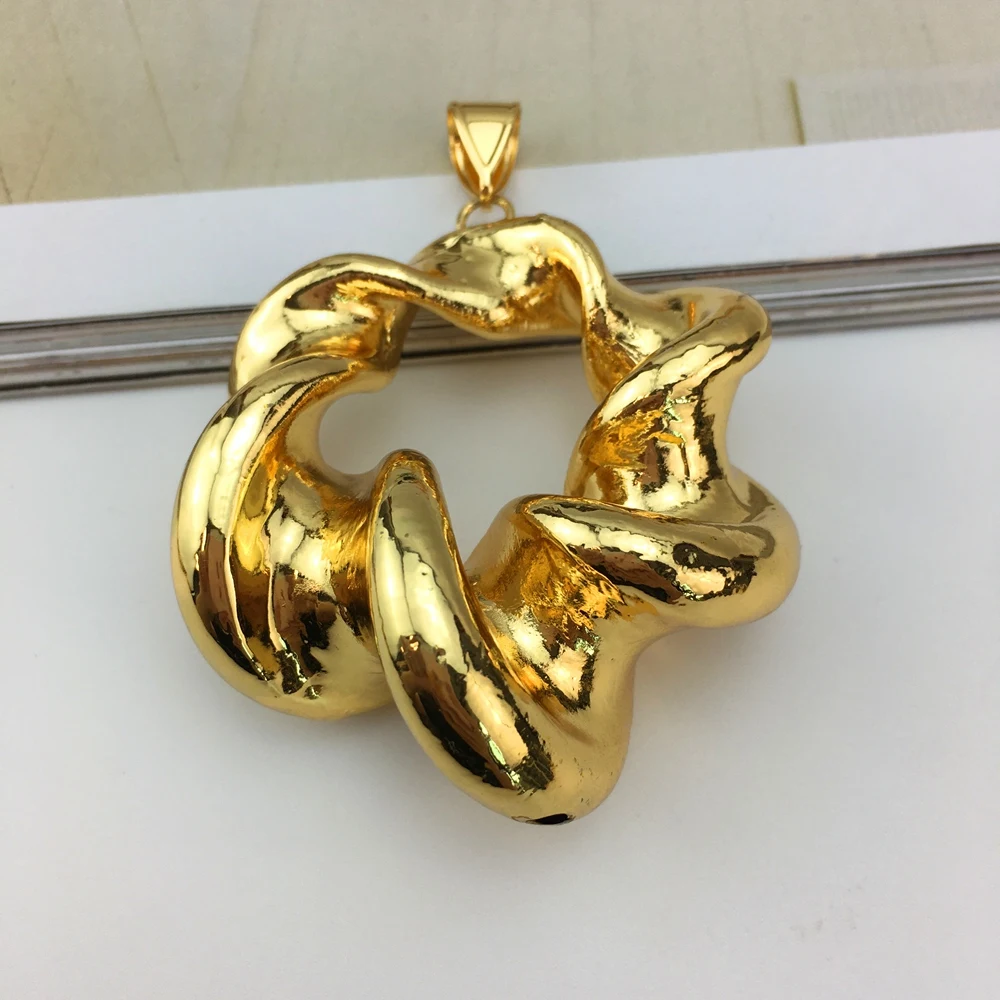 Женский ювелирный комплект из колье и серёг с покрытием 18-каратного золота