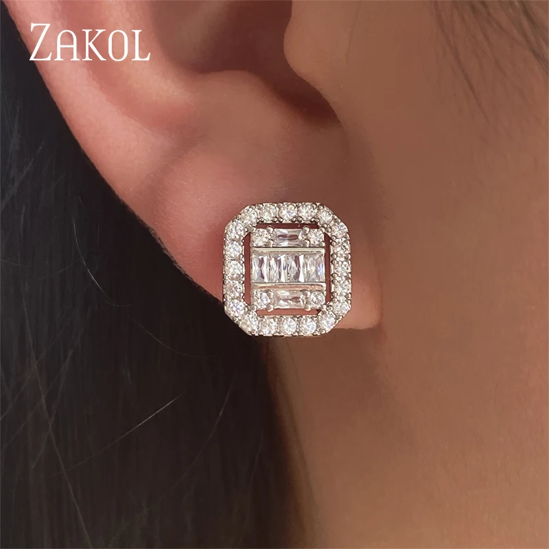 Асимметричные серьги-гвоздики ZAKOL