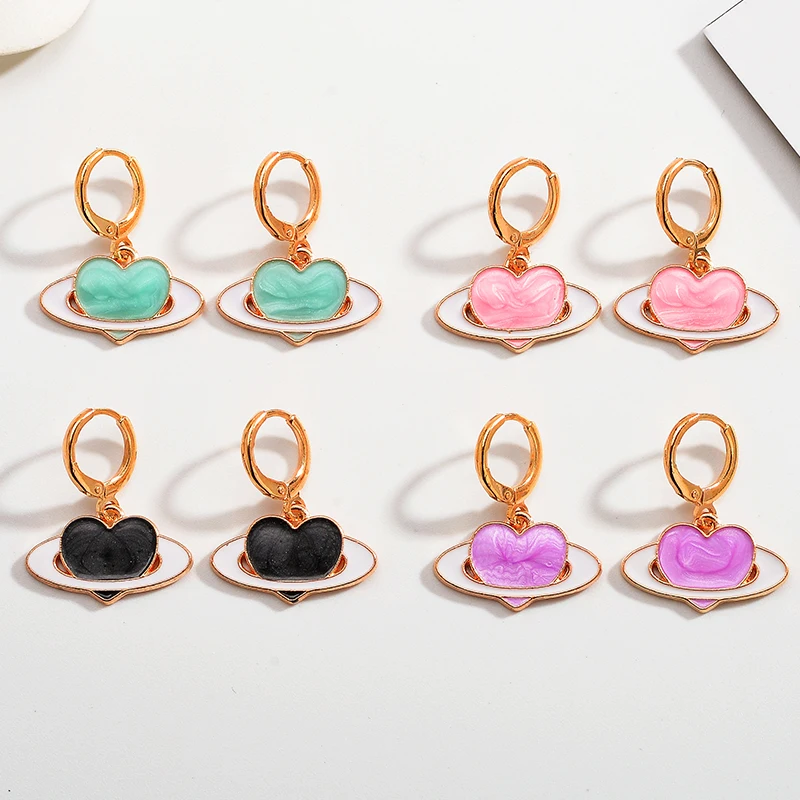 

2 Pairs Planet Style Enamel Pink Heart Earrings Ladies Jewelry Sweet Luxury Gift Alloy Hoop Drop Earrings Brazil Free Shipping