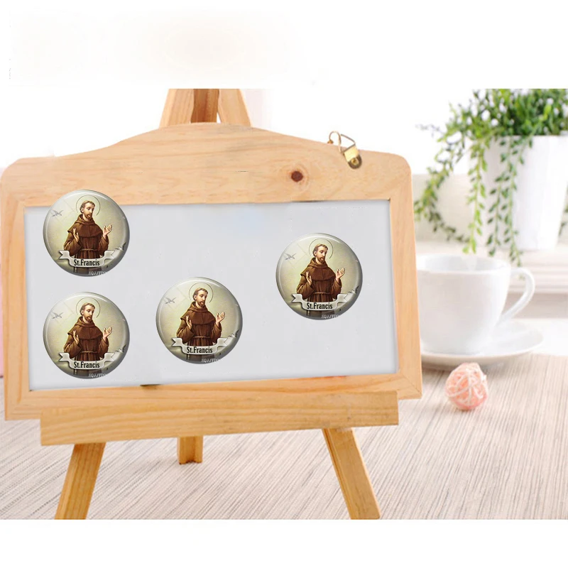 Святой Франциск магнит для холодильника 30 мм Святой Знаменитый Человек Стеклянная купола Магнитная наклейка для холодильника Записная доска для заметок Домашнее украшение.