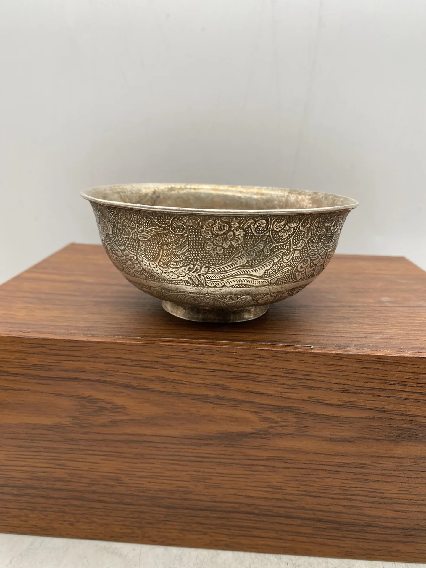 

Китай, серебряная бронза, искусственная старинная винная чаша с рисунком Феникса, Династия Тан, металлические поделки, винтажная чаша для у...