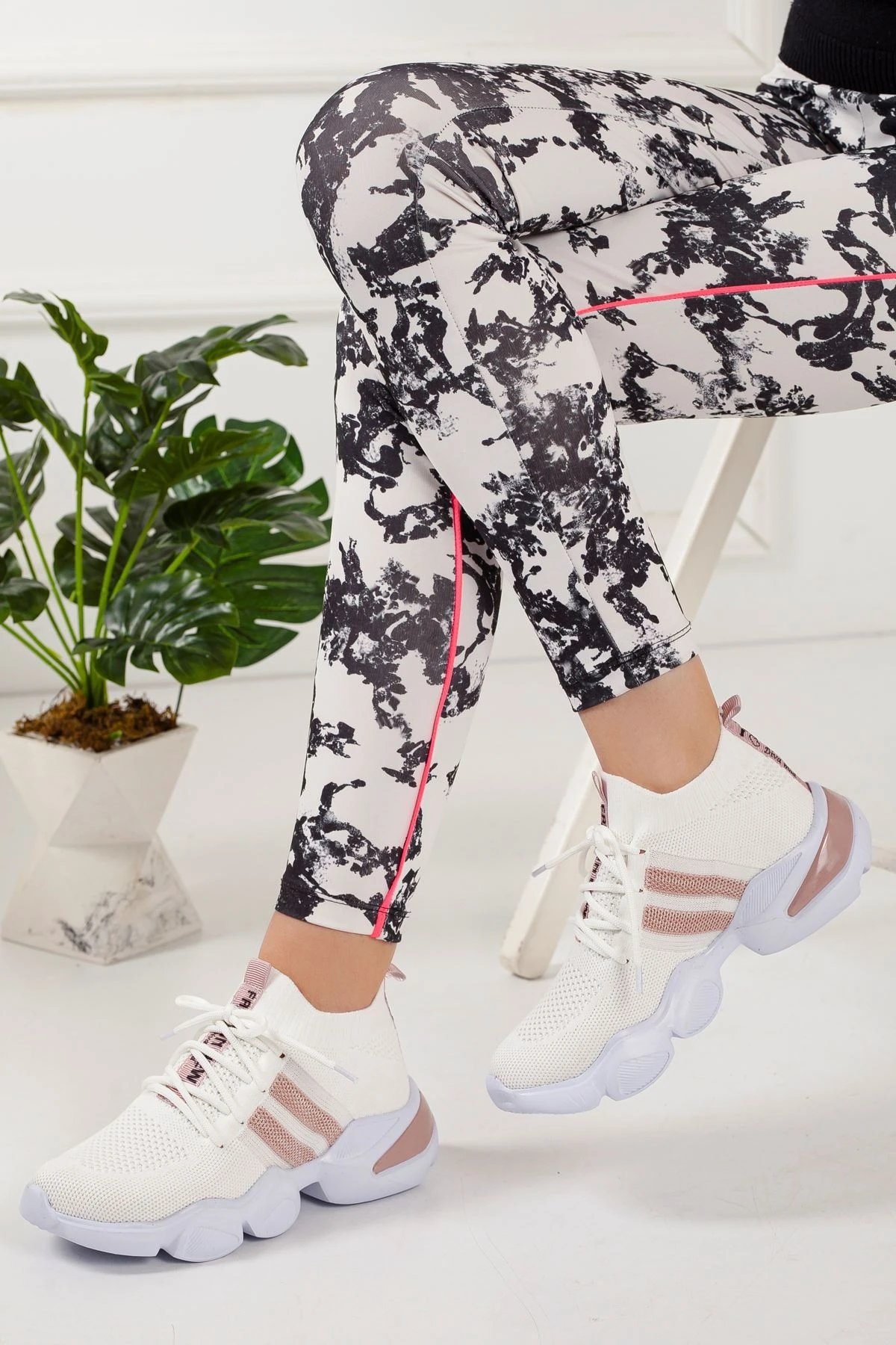 

Boris Sports Shoes WHITE