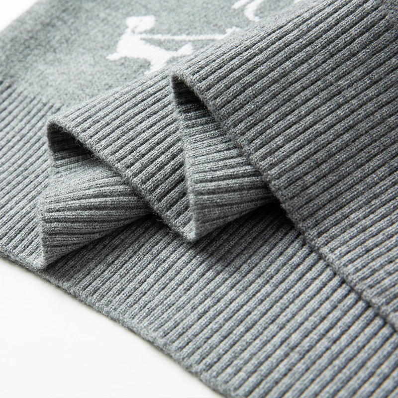 Мужской трикотажный кардиган с V-образным вырезом на пуговицах