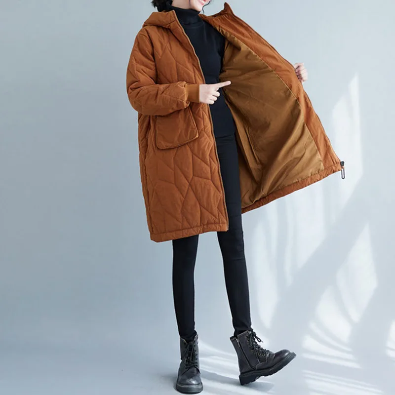 Женская утепленная куртка средней длины свободная легкая большого размера с