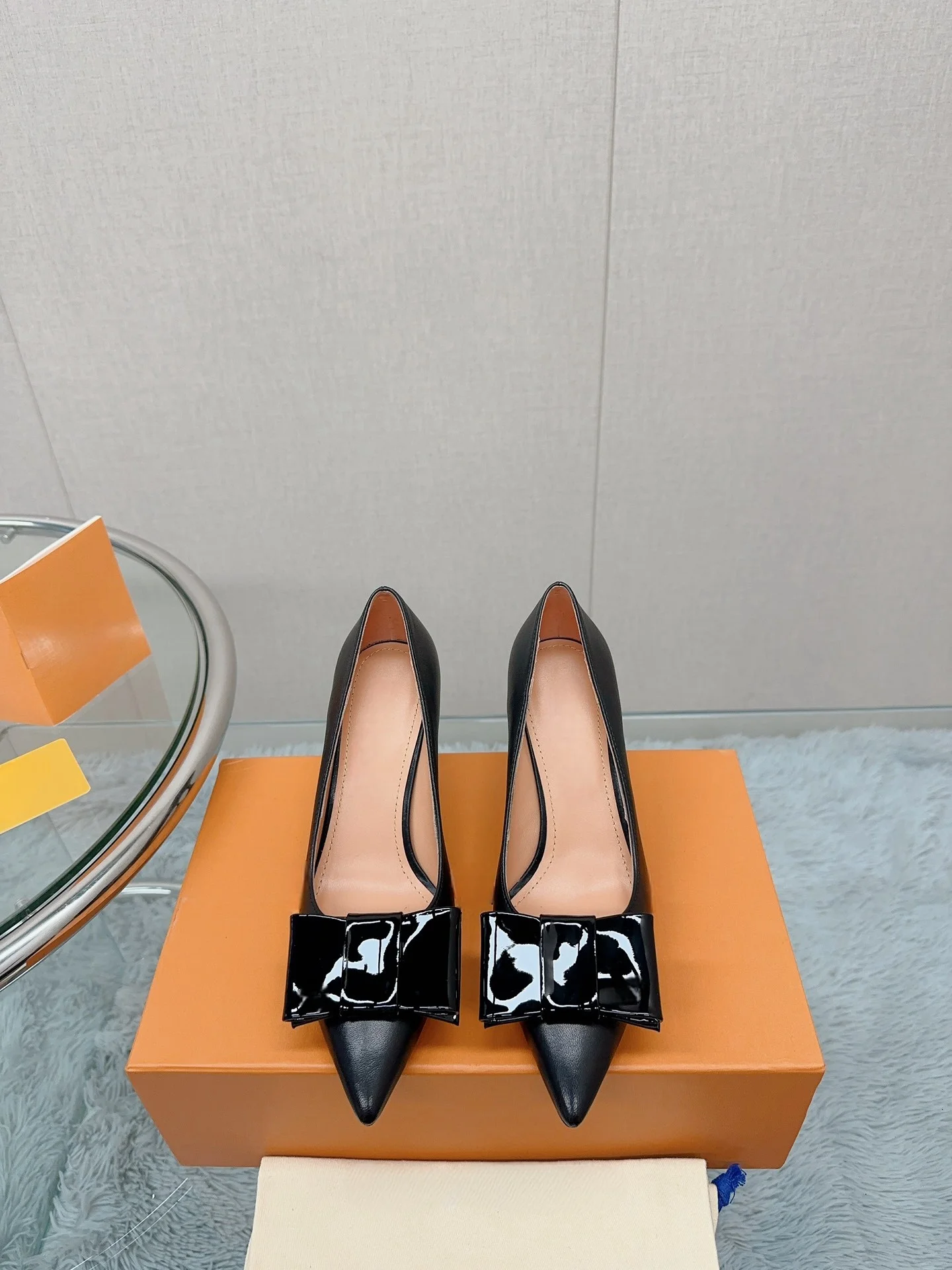 

Новинка 2023, остроносые туфли на высоком каблуке, верхняя подкладка из овечьей шкуры, каблук в форме сливы, незаметный, модный и универсальный