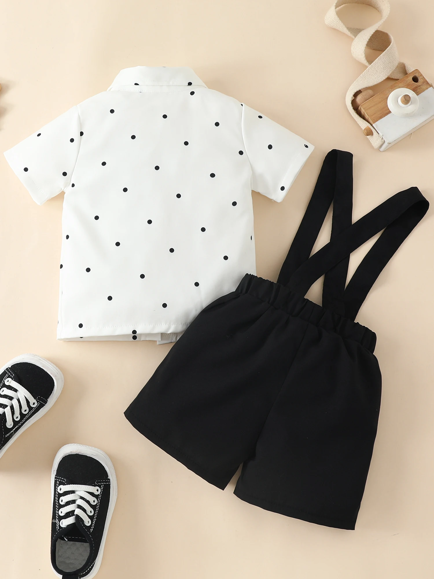 

Комплект одежды для мальчиков из 2 предметов для джентльменов, рубашка с коротким рукавом, пуговицами и бантом, шорты на бретелях, летний комплект одежды для мальчиков RUIBBWAN