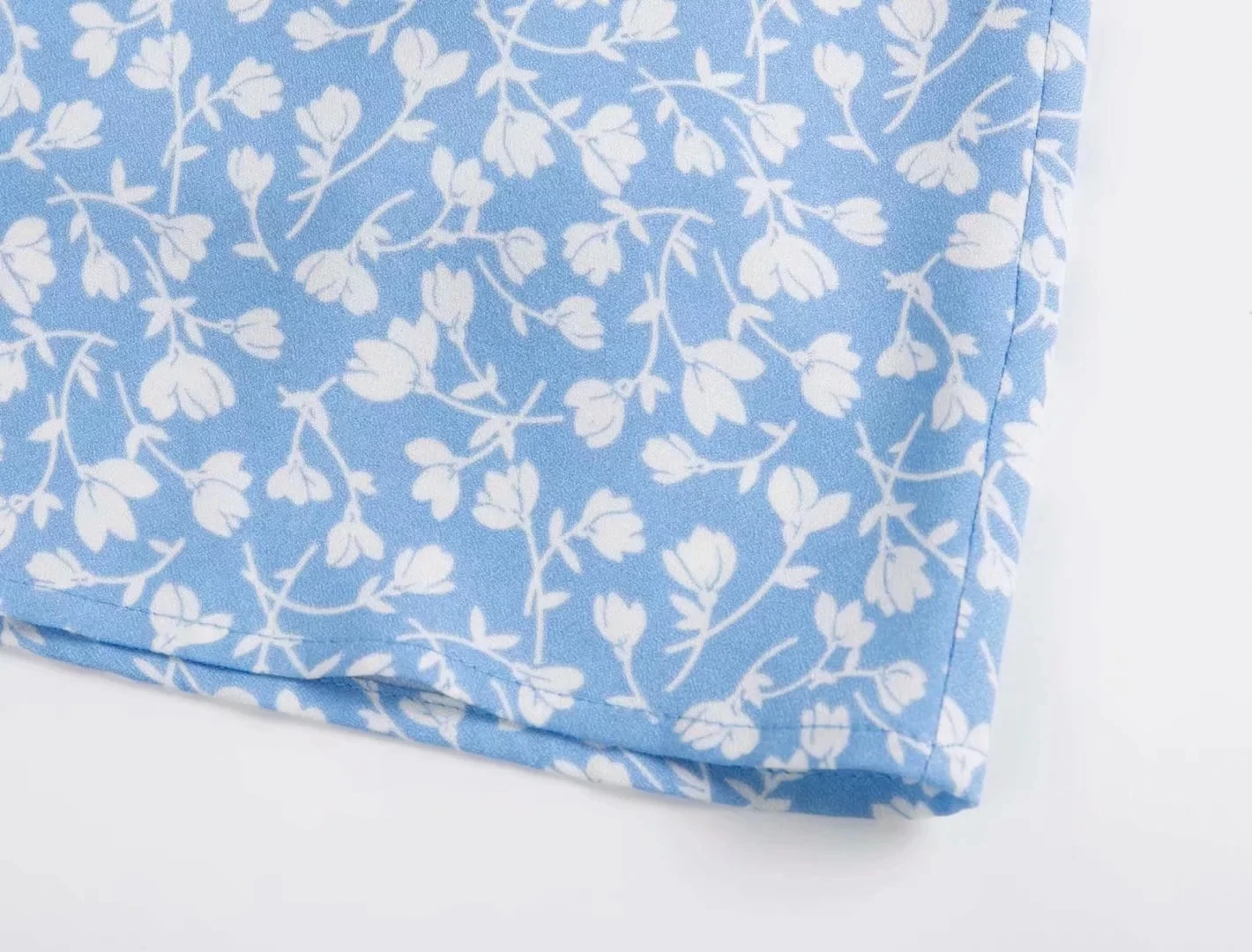 Женское платье-миди с квадратным вырезом и цветочным принтом |