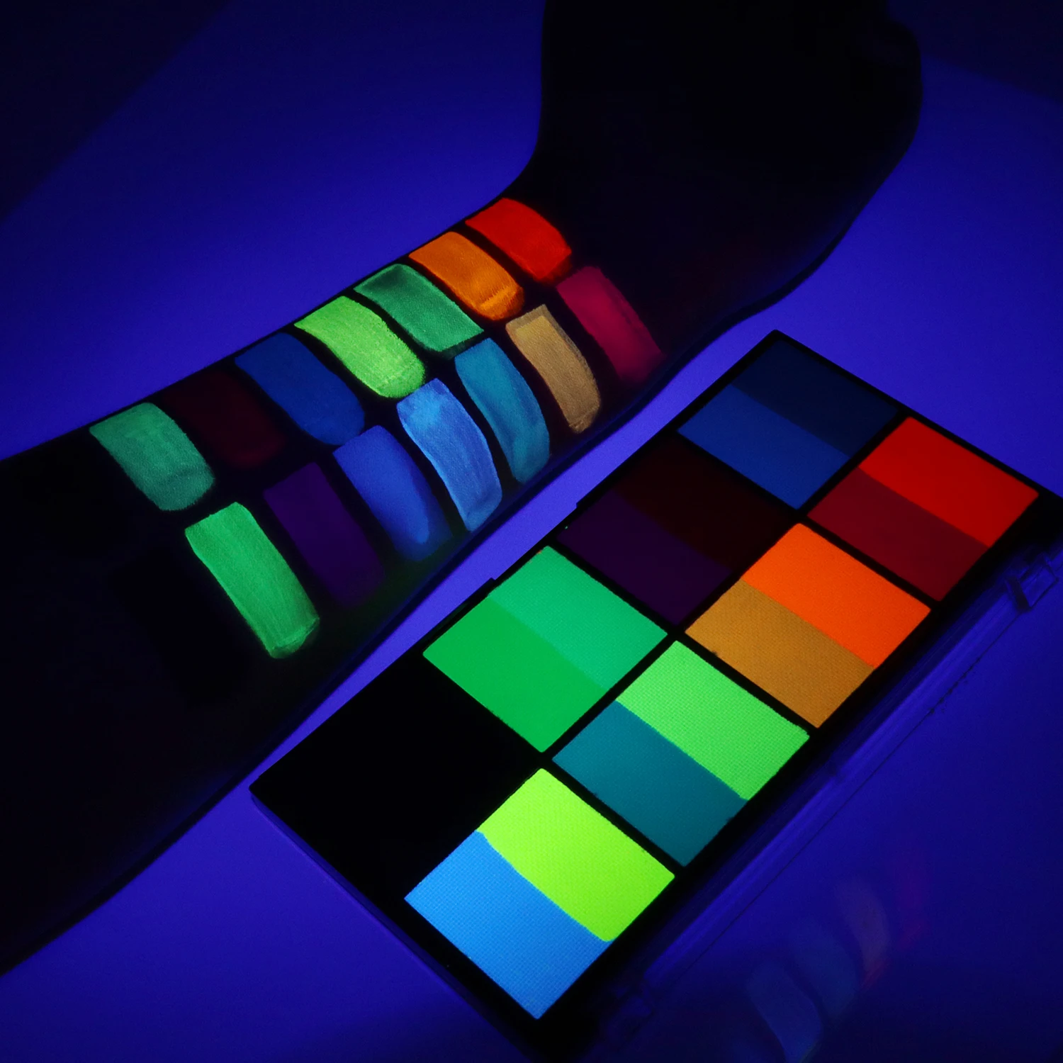 Градиент радуга фон. Разноцветный фон. 16 цветный. Цветовая растяжка. Цветные полоски.