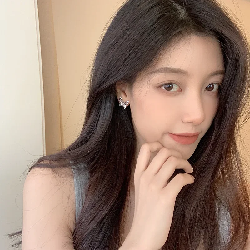 Элегантные женские серьги-гвоздики из серебра пробы