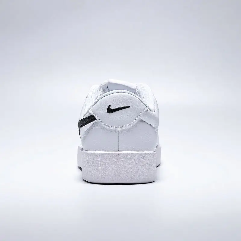 Фото Мужские кеды Nike Iq9750-104, бело-черные, с логотипом Swoosh, низкие, верх из ткани и кожи, мягкая пенополиуретановая стелька, противоскользящая резиновая подошва, для повседневной носки. №1