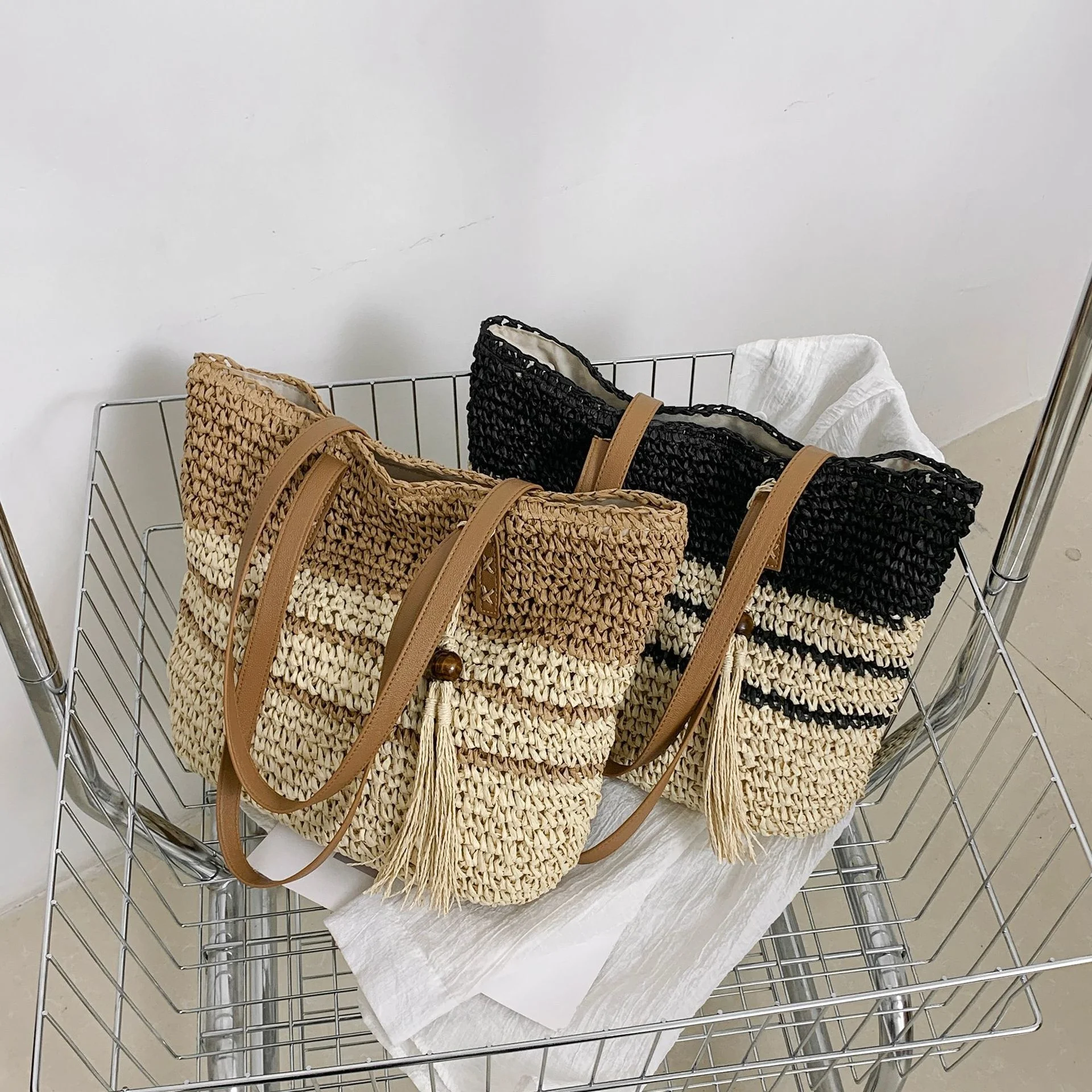 

Тканая Соломенная Сумка-тоут в полоску