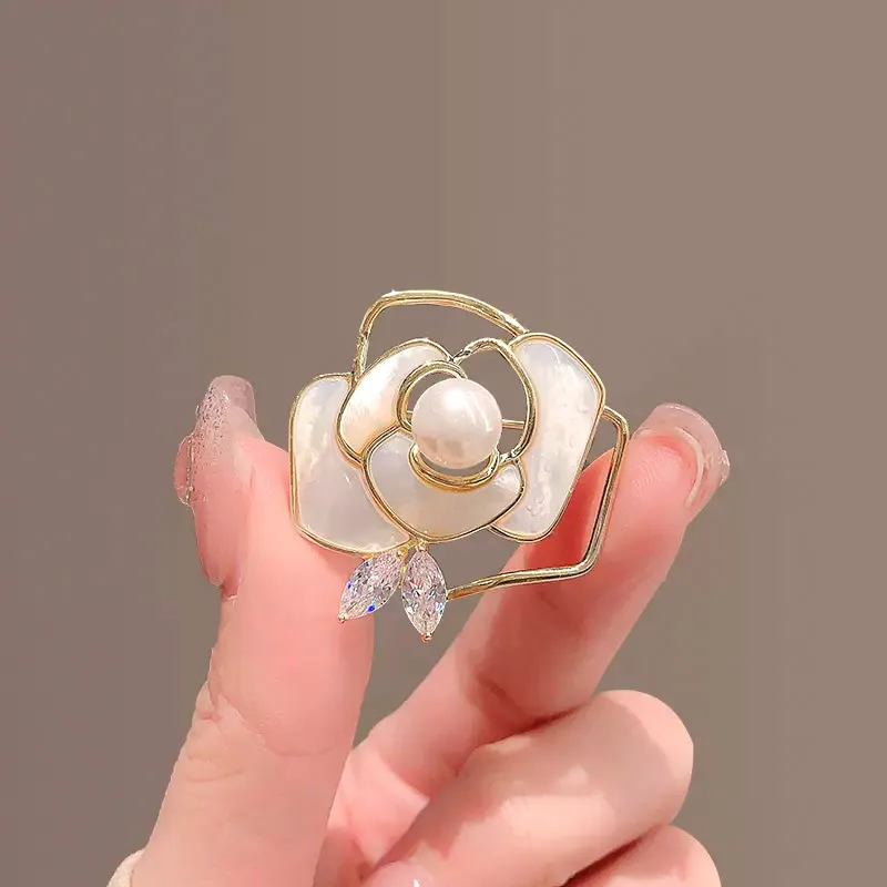 

New luxury brooch Pearl Flower brooches for women Crystal Jewelry Accesseries Gifts Girl bag buckle pin