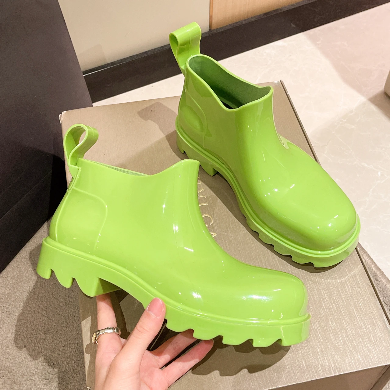 

Новинка 2022, женские и мужские ботинки для дождя на толстой подошве, ботильоны для мужчин, размер 45, ботинки для дождя, женские дизайнерские с...