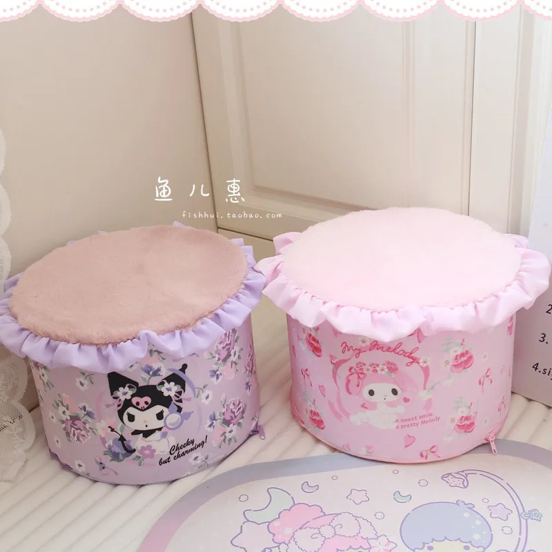 Фото Новый круглый пуфик-татами Kuromi Cinnamoroll My Melody для переобувания, плюшевый, модный, с ощущением роскоши, в девичьем стиле, милый и нежный. №3