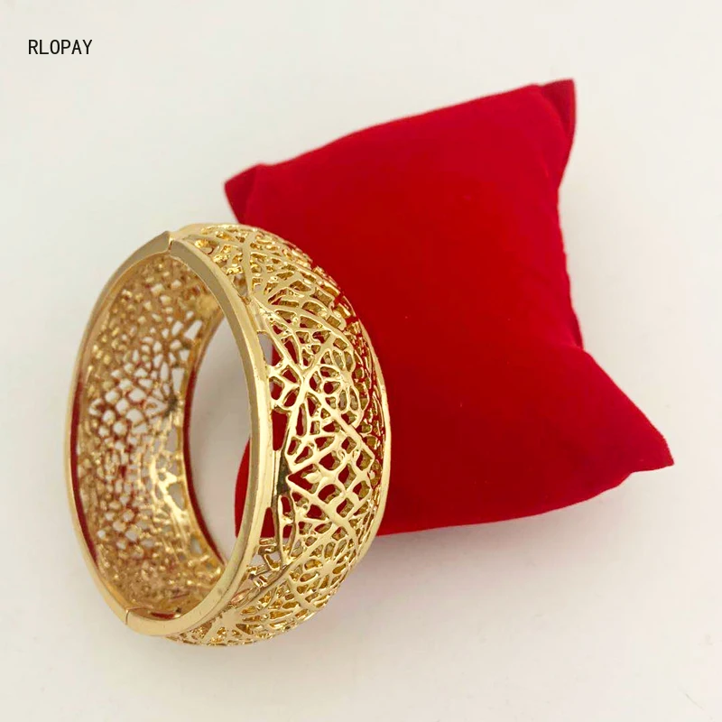 

New Wide Hollow Flower Bangles for Women Luxury Womens Bracelets Side Open Cuff Bracelets Wide Ladies Hand Bangles