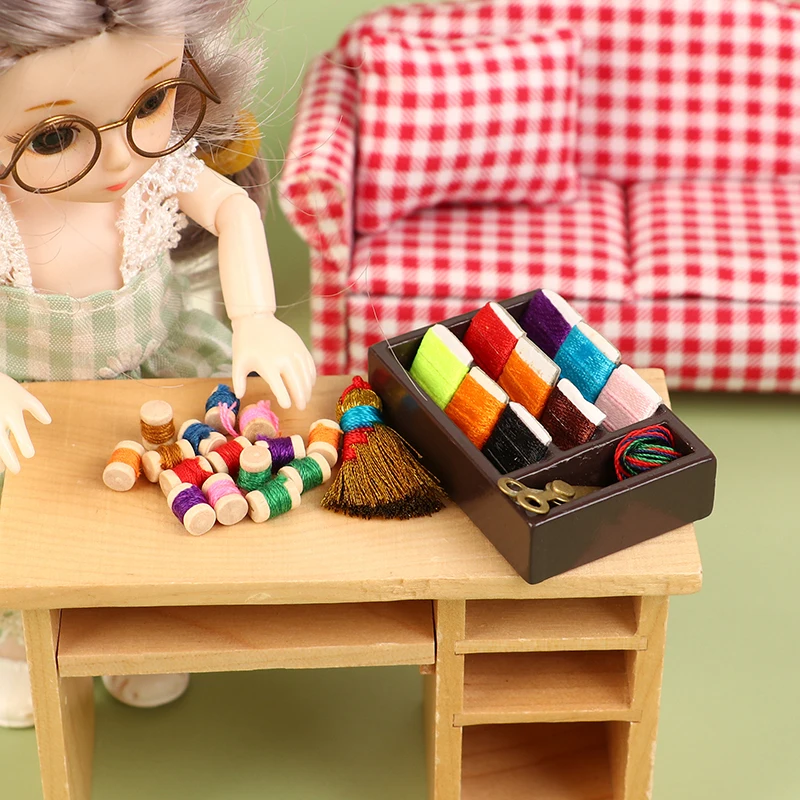 

1Set 1:12 Dollhouse Miniature Sewing Thread Sewing Supplies With Retro Storage Box Doll DIY House Decor Kids Pretend Play Toys