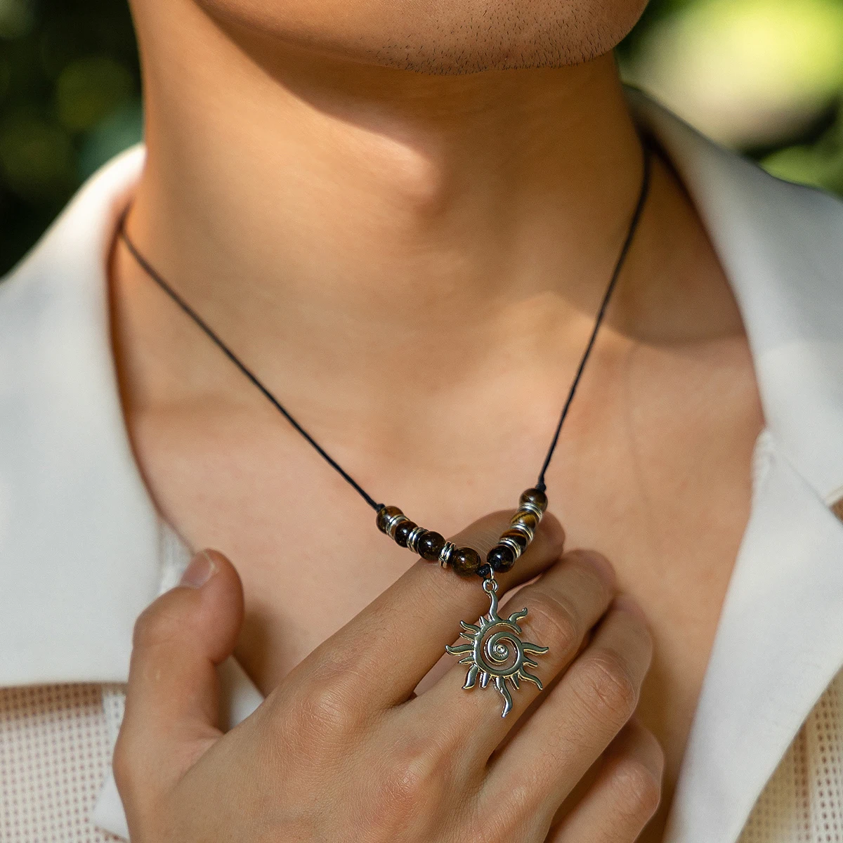 Мужское ожерелье из тигрового глаза